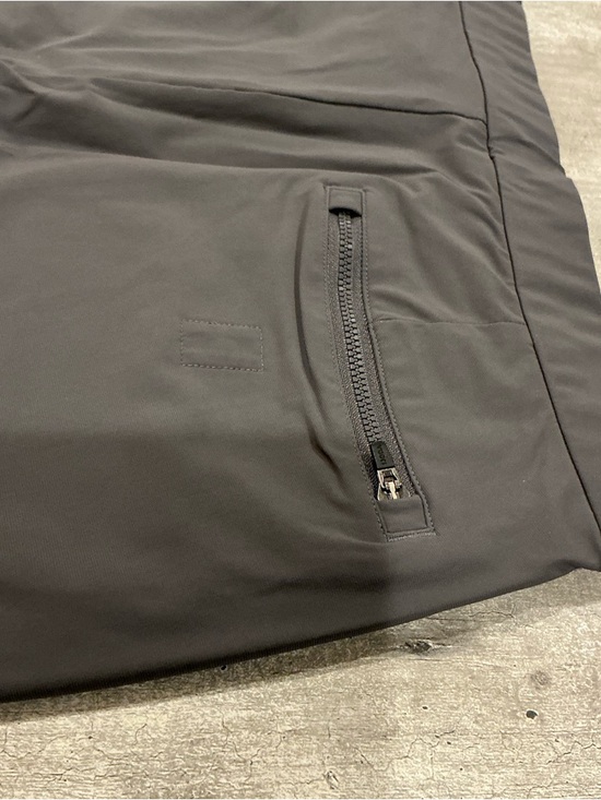 Vuori Men’s Medium Fleet Chino Short Charcoal 8” Inseam - Picture 8 of 8